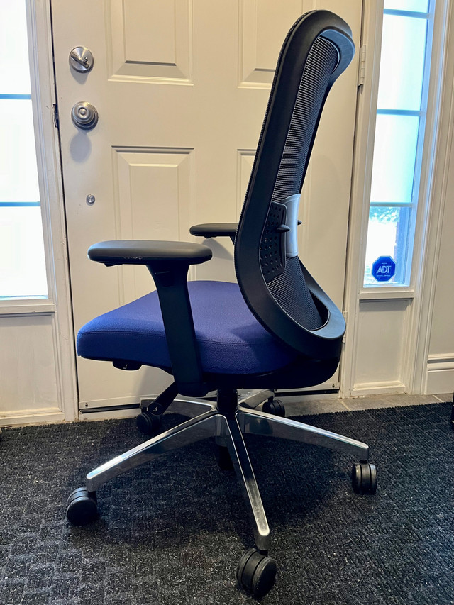 High ending brand ergonomic office chairs (Teknion Projek) dans Chaises, Fauteuils inclinables  à Kitchener / Waterloo - Image 3