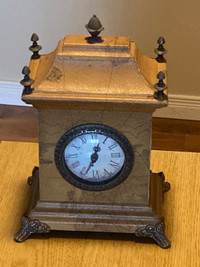Mantel clock - battery - horloge