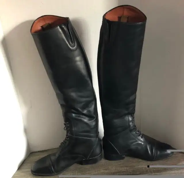 Ariat Womens Sz 8.5 Boots in Women's - Shoes in Kitchener / Waterloo - Image 4