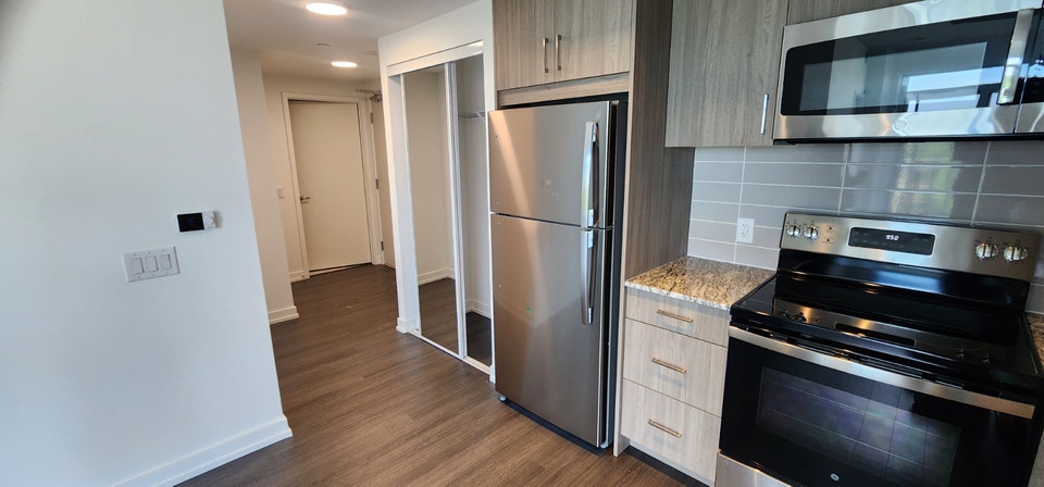Rent a 1 Bedroom + Den Condo in Royal York/Eglinton Luxury Buil 3