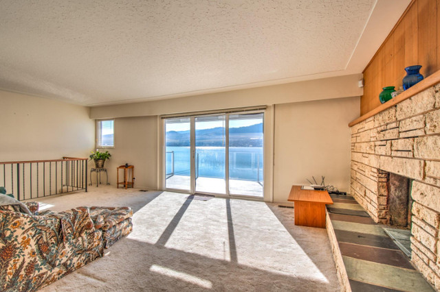 Okanagan Lakeshore Living! 2 bed, 2 bath, Right On The Water! in Houses for Sale in Vernon - Image 2