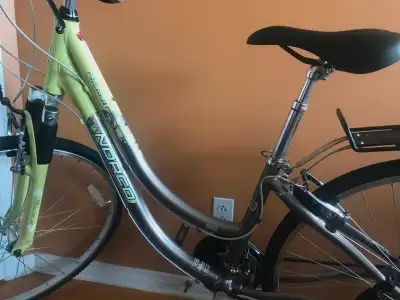 Vélo/Bike hybride Norco Malahat pour femme Pneus 700x35C Cadre 15" en aluminium 21-vitesses Suspensi...