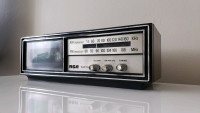 Vintage RCA flipclock radio RZS 1067W/ d b AM FM solid state