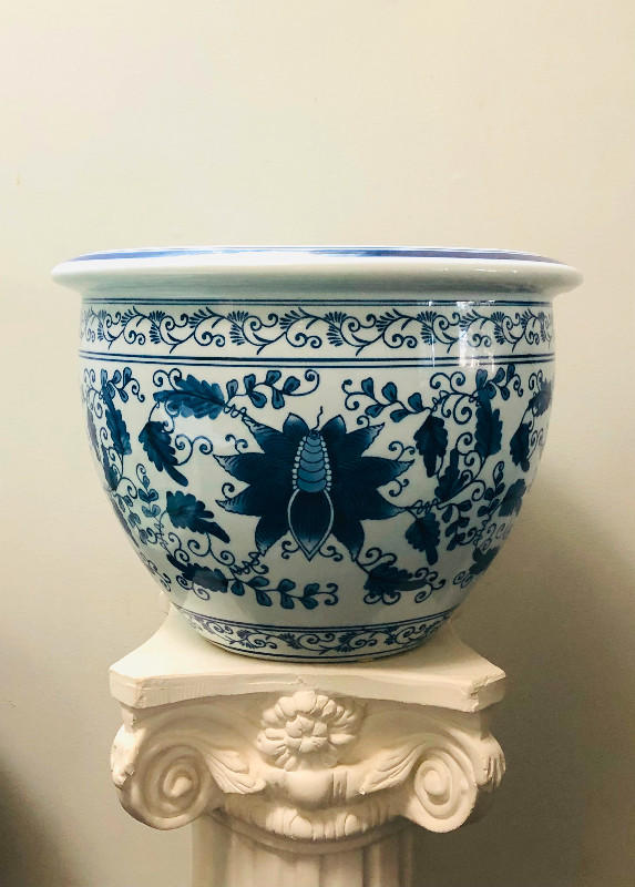 Vintage Large Chinese Planter fish bowl, jardine, butterfly in Arts & Collectibles in Oshawa / Durham Region