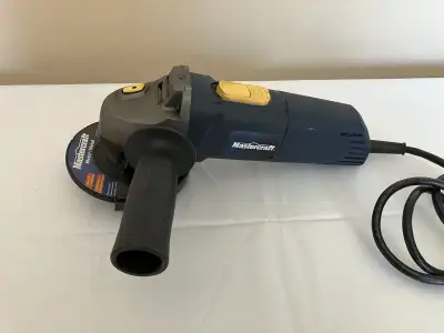 Mastercraft 4-1/2” 7A Angle Grinder 54-7119-0. This grinder is in very good condition. It works well...