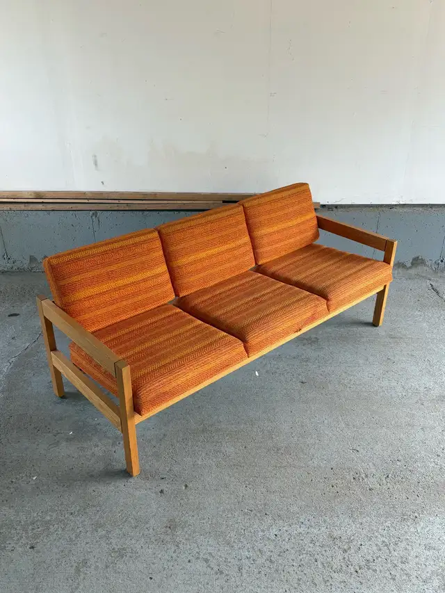 vintage mid century couch/sofa in Couches & Futons in Ottawa - Image 3
