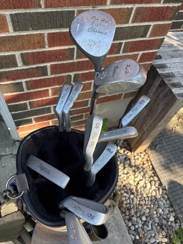 Full set men’s right handed golf clubs and bag  in Golf in Guelph - Image 3
