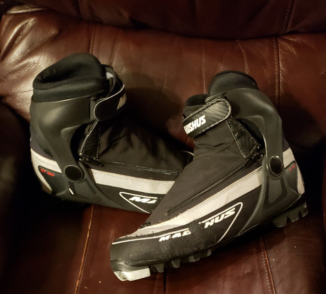 NNN Cross country ski boots Eur 43  in Ski in Barrie