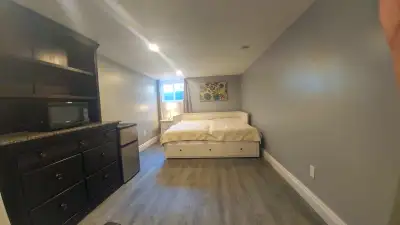 FURNISHED ROOM FOR RENT IN WHITBY NEAR GO STATION