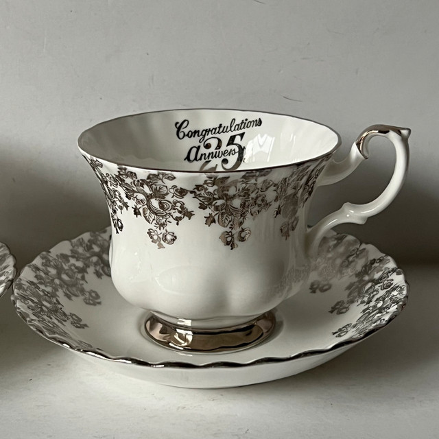 Vintage Royal Albert Bone China 25th Anniversary Tea Cups in Arts & Collectibles in Oshawa / Durham Region - Image 2