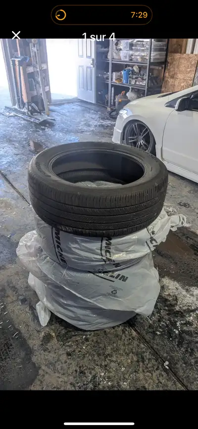 225 55 18 à vendre ils sont en excellent condition demande 450