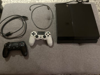 500MB PS4 + 2 controllers + HDMI cable for sale