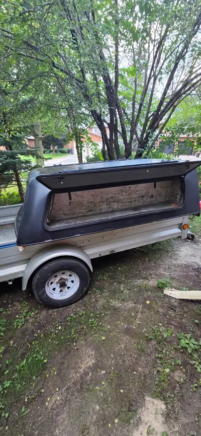 Black A. R. E cap with side shelves for 6.5 bed every thing works and locks sliding glass is missing...
