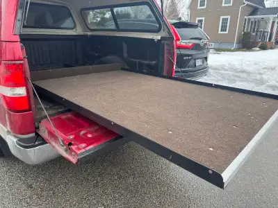 This heavy duty truck bed slide is in used condition, but is still very functional for organizing yo...
