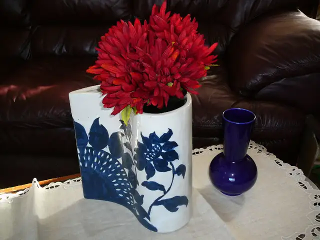 vase décoratif en céramique de forme larme, blanc&bleu 11"x11"63436969834627123