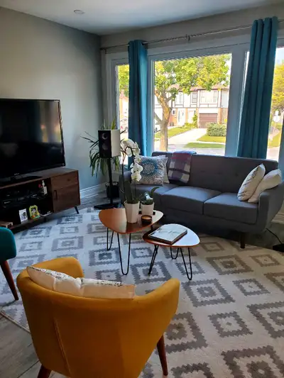 bright 2nd floor private room near seneca