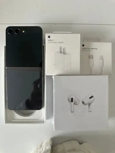 Samsung Galaxy fold flip 5 256GB **Airpods/Delivery**, View more