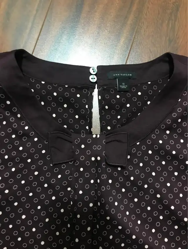 Ann Taylor women’s small sleeveless blouse, maroon bow detail in Women's - Tops & Outerwear in Oshawa / Durham Region - Image 3