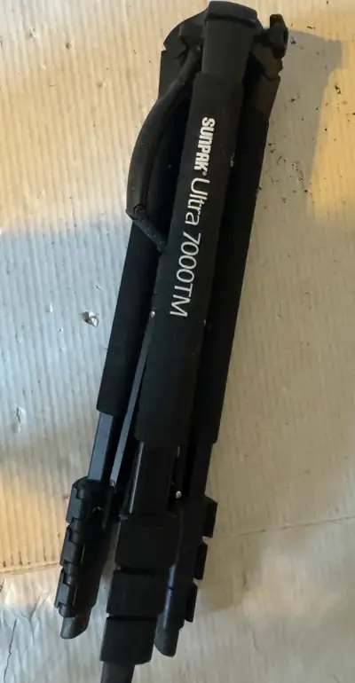 This Sunpak Ultra 7000TM tripod is ideal for photographers looking for a sturdy and adjustable suppo...