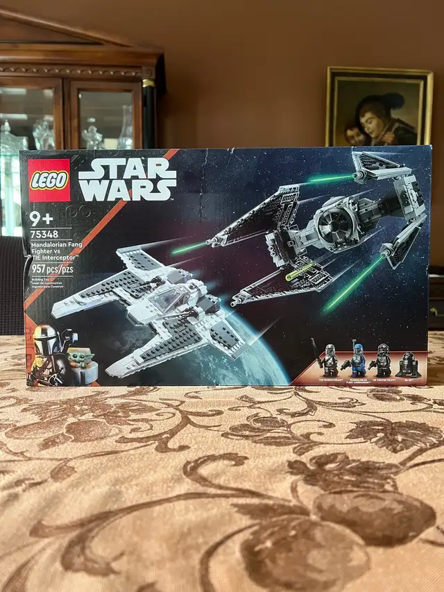 75348 Mandalorian Fang Fighter vs TIE Interceptor63804702558209120