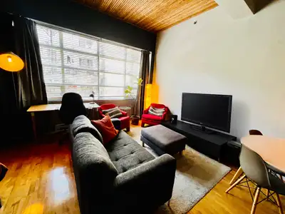 Magnifique loft entièrement meublé de 425 pieds carrés situé dans le quartier recherché du Mile-Ex,...