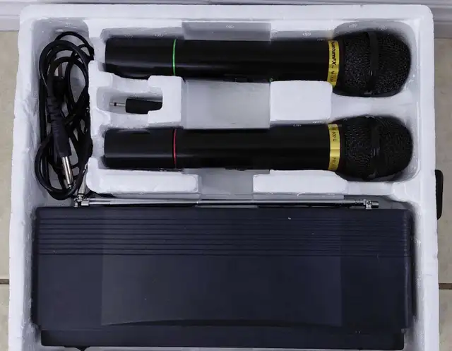 QuantumFX M336 Twin Pack Wireless Dynamic Microphones in Pro Audio & Recording Equipment in London - Image 3