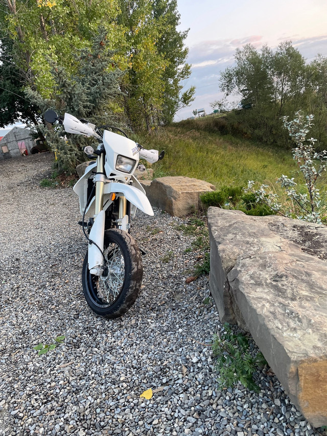 DRZ400sm dans Hors route et motocross  à Calgary - Image 2