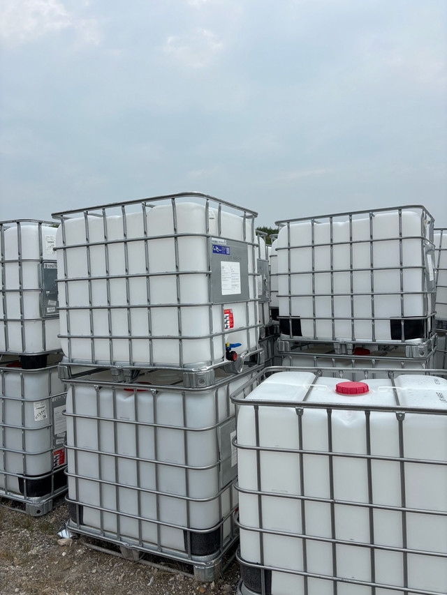 industrial liquid tank whit faucet  in Storage Containers in Markham / York Region - Image 2