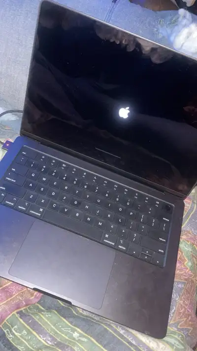 MacBook Pro M4 24gb ram (battery issues), View more