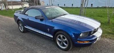 2006 Ford Mustang Convertible V6 Automatic – 162,927 km Fun summer cruiser with the top down! This M...