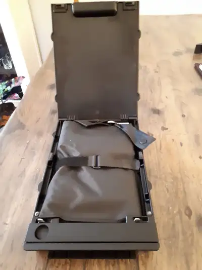 BMW rear seat winter ski bag storage compartment. Black OEM 2004 to 2010 BMW 5 series