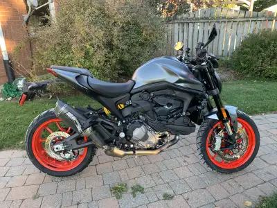 2022 Ducati Monster 937 SC Project slip on muffler upgraded tires 4500km one owner