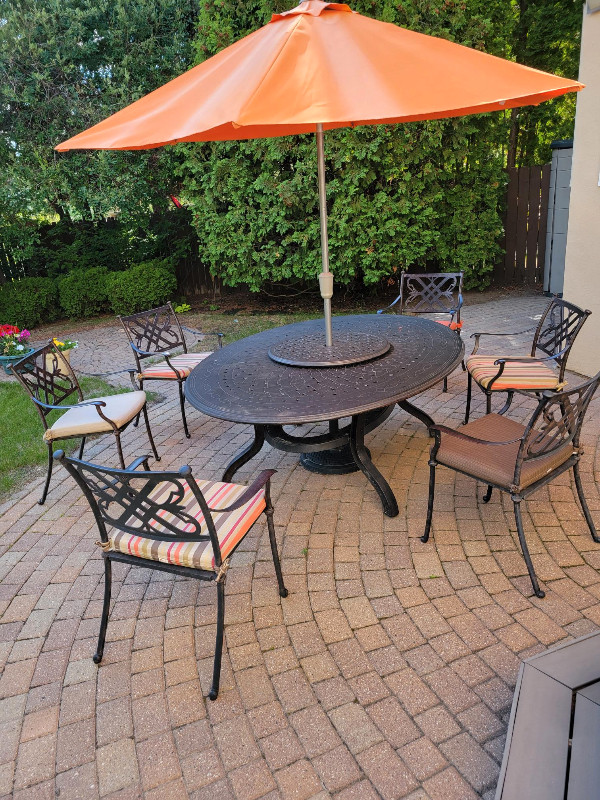 Patio cast aluminum yearround table with turntable and 6 chairs