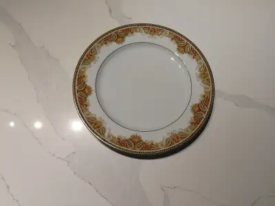 NEW VINTAGE Mikasa Amherst 5874 10-3/8" Dinner Plate, View more