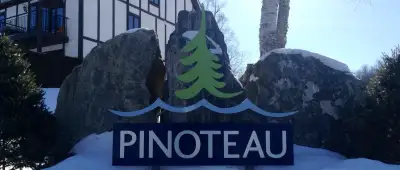 Location pour Saison de ski. Novembre a Avril. Condo 2 chambres et 2 salles de bain, une avec douche...