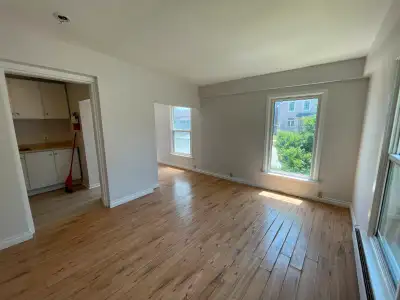 NEWLY RENOVATED 2 Bedroom Main Floor Unit, Steps from GO Station