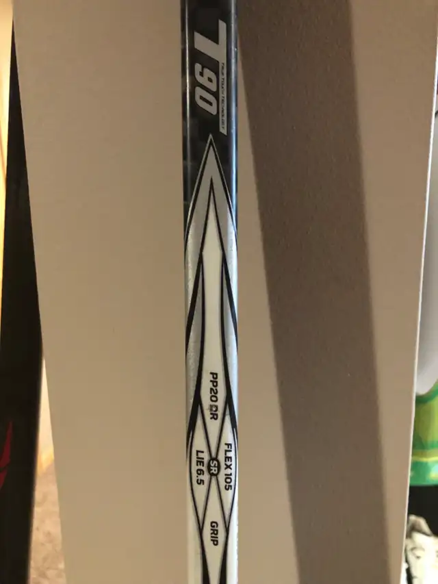 Never used hockey sticks in Hockey in Portage la Prairie - Image 3