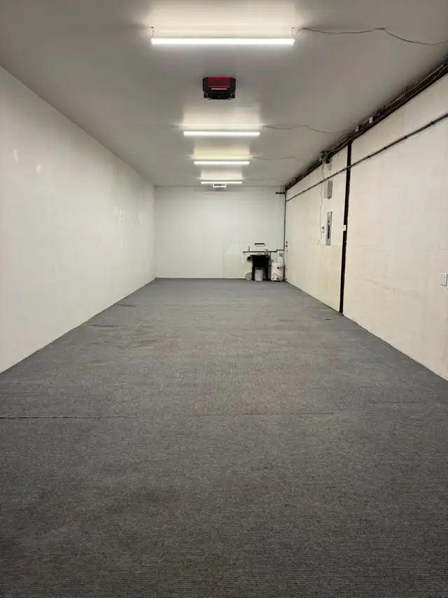 Garage / Entrepôt / Bureau