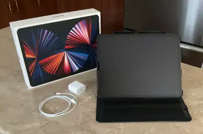 iPad Pro 12,9 (5e génération) 128 Go Couleur : Gris cosmique Capacité de stockage : 128 Go Puce M1 É...