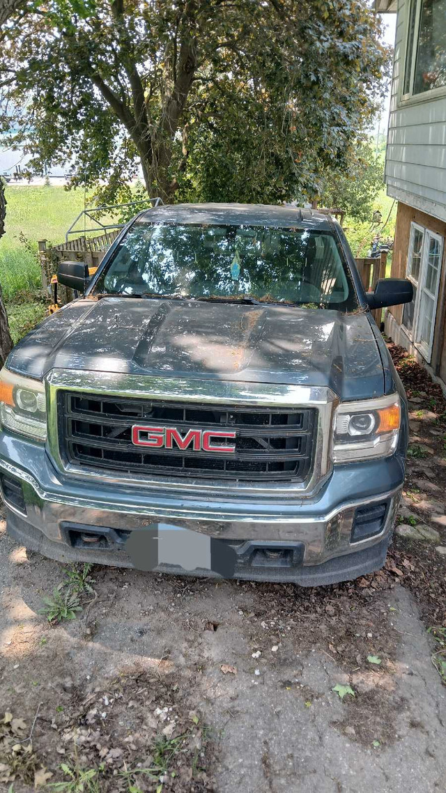 2014 gmc sierra 4x4 in Cars & Trucks in Grand Bend - Image 3