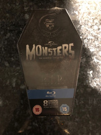 Universal Monsters Essential Collection - Ltd. Ed. Coffin Box