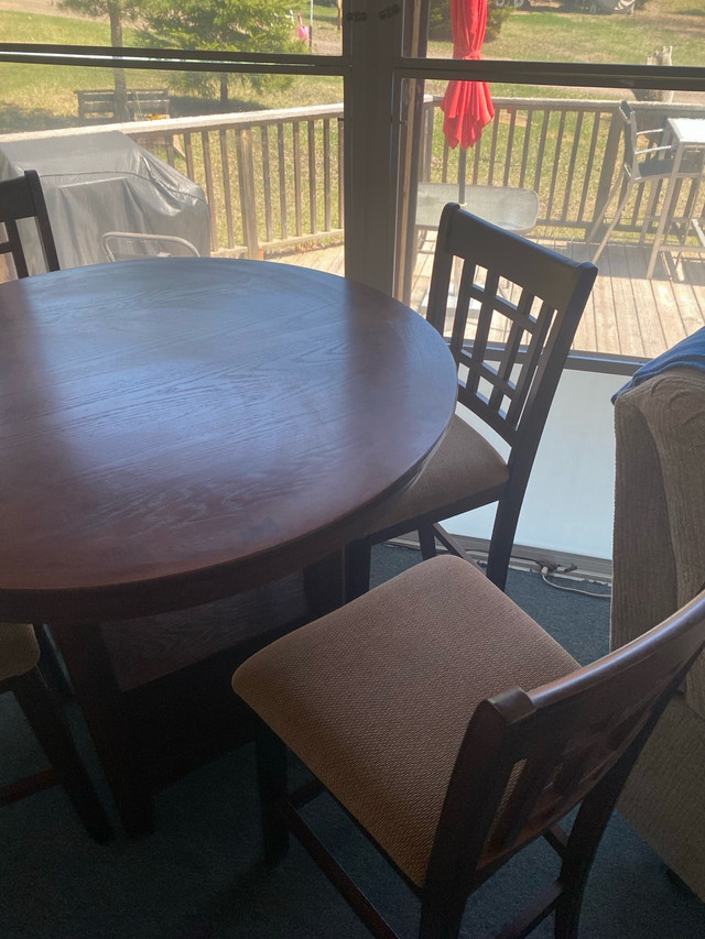 5 piece pub table set in Dining Tables & Sets in Thunder Bay - Image 2
