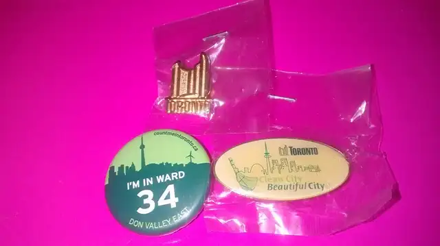 3 Toronto Lapel Pins628632680801301226