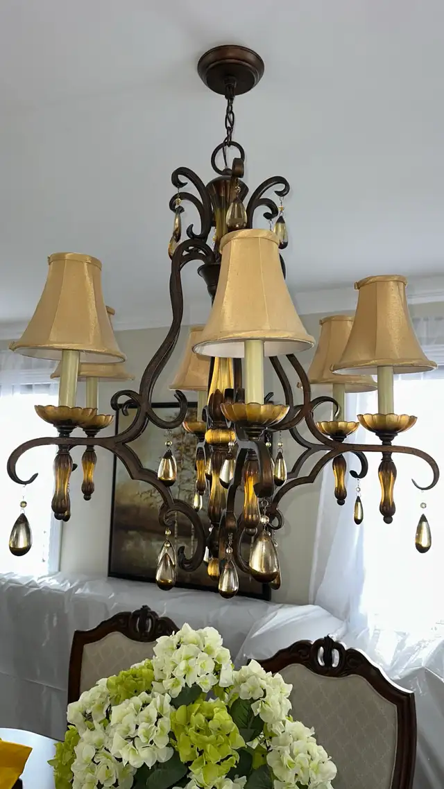Chandelier in Indoor Lighting & Fans in Laval / North Shore - Image 2