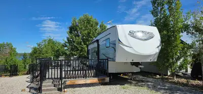 2017 Fifth Wheel Salem by Forest River, 29RLW A well-maintained 5th Wheel. perfect for family advent...