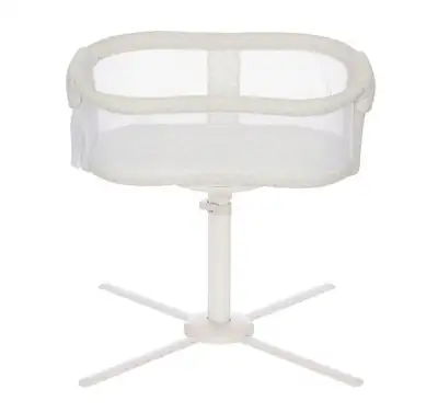 Halo Bassinet Swivel sleeper - currently retailing for 289$ - asking 150$ Includes two fitted sheets...