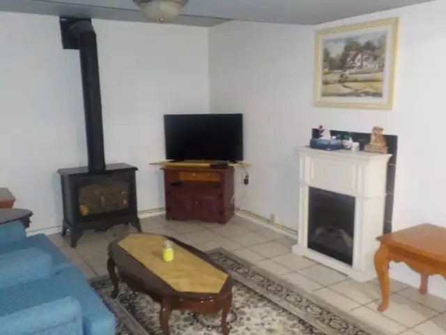 Apartment one bedroom lower unit Fort Erie63235805168257120