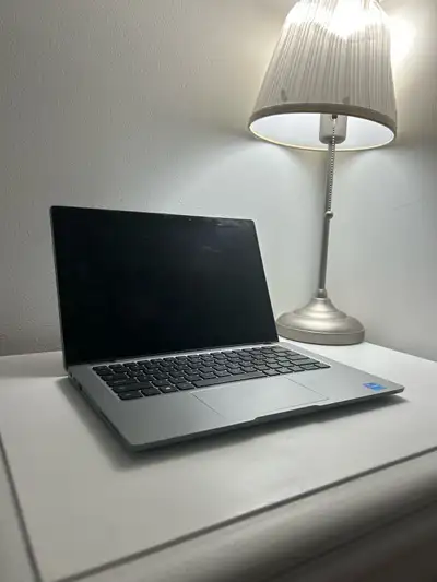 Dell Latitude 5320 Laptop À VENDRE RAPIDEMENT! Acheter usagé avec 6 mois d’utilisation. Tout fonctio...