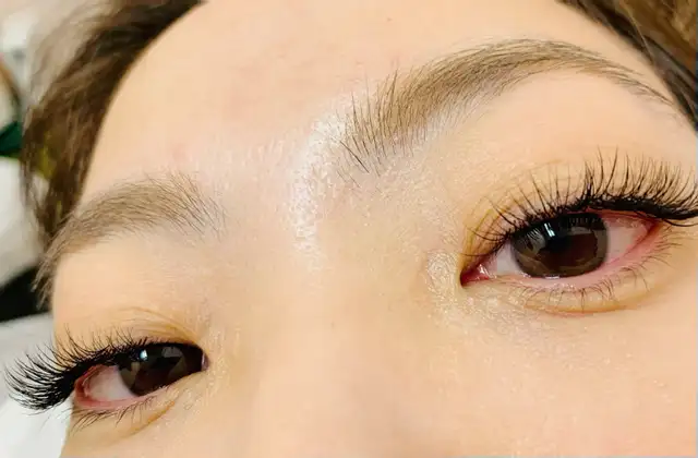 looking for eyelashes extensions model64357853271555122