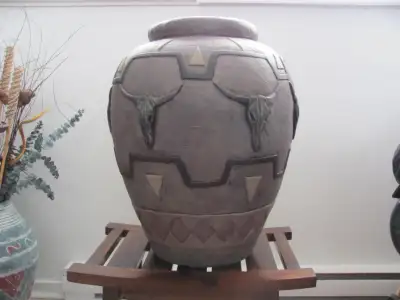 New Price *** Large decorative pot - Gros pot décoratif, View more